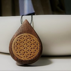 Flower of life wood necklace 生命之花木作 水滴型 項鍊 第3張的照片