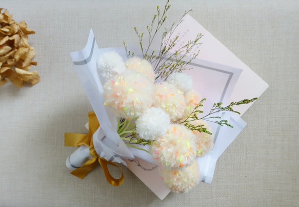 棉花糖毛球花束/專屬客製畢業紀念花盒禮盒 第3張的照片