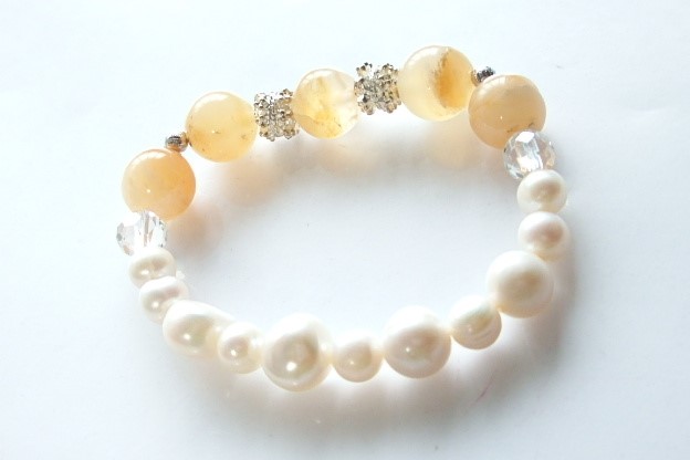 ミルクティコモンオパール（イエローオパール）　淡水真珠　ブレスレット