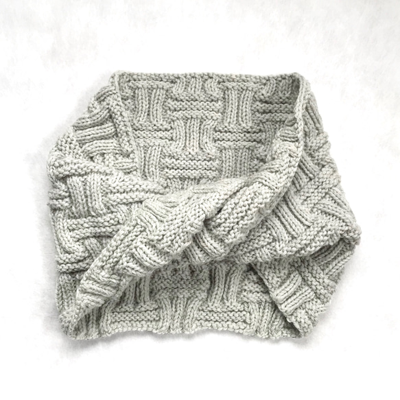 さっとかぶるだけスヌード 手編み ライトグレー 