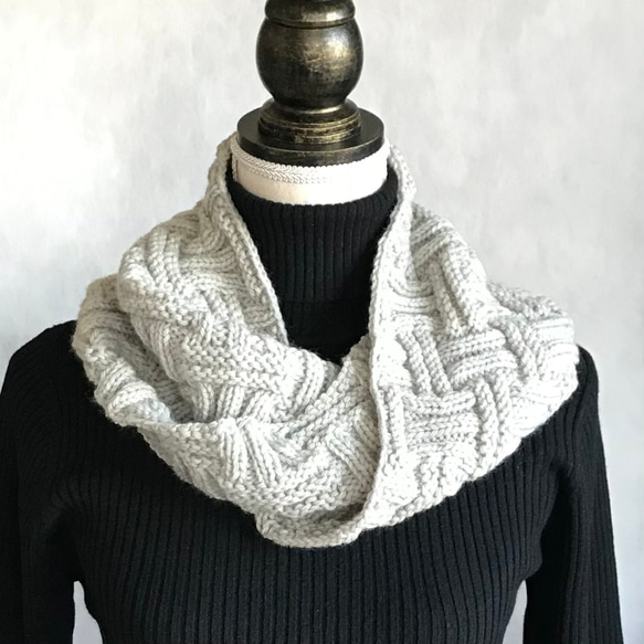 さっとかぶるだけスヌード 手編み ライトグレー 