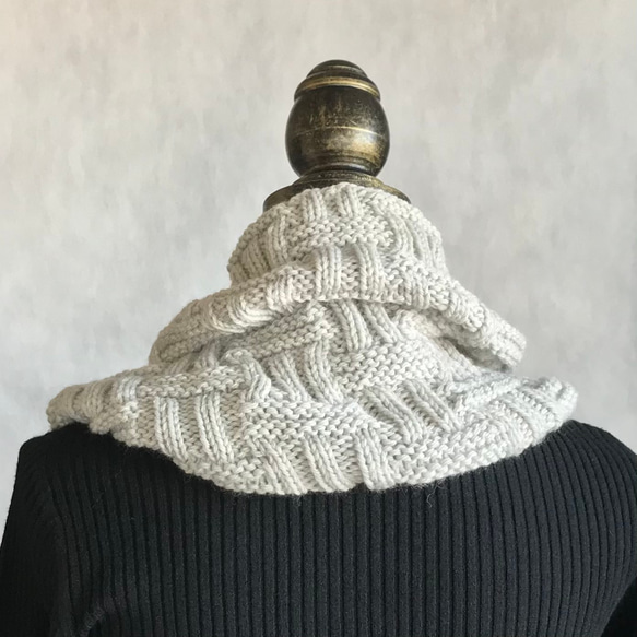 さっとかぶるだけスヌード 手編み ライトグレー 