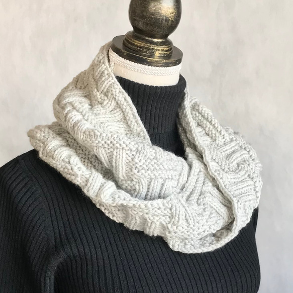 さっとかぶるだけスヌード 手編み ライトグレー 