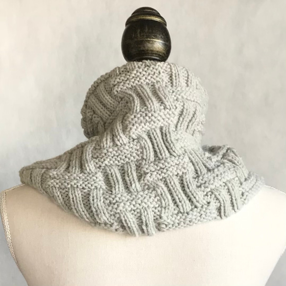 さっとかぶるだけスヌード 手編み ライトグレー 
