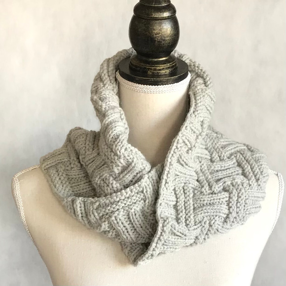 さっとかぶるだけスヌード 手編み ライトグレー 