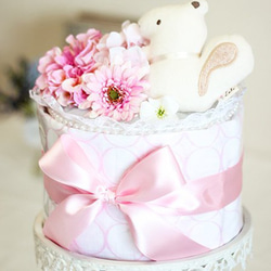 おむつケーキ・ダイパーケーキ：オーガニックおもちゃ付き　おくるみブランケットケーキ・サークルピンク 1枚目の画像