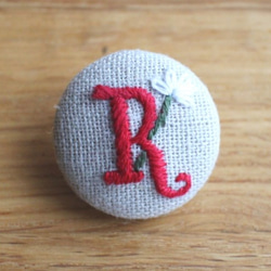 手刺繍＊アルファベット＊くるみボタン R ボタン chai&stroll 通販