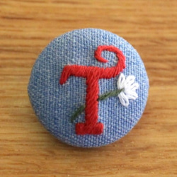 れんれんイニシャルくるみボタン 手刺繍＊アルファベット＊くるみボタン E (linen×cyan) ボタン