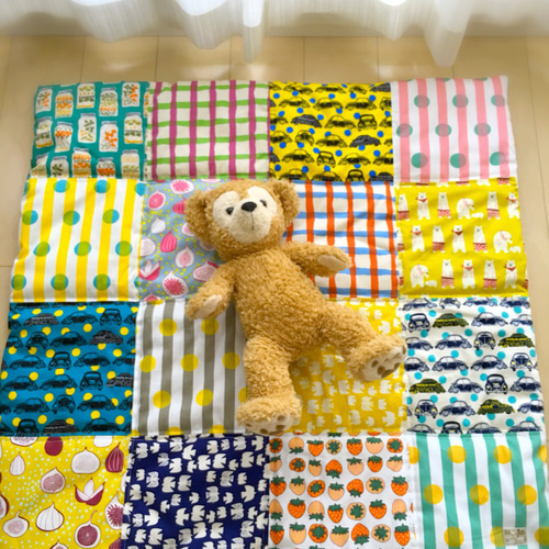 93cm×93cm 大きな四角つなぎのパッチワーク ベビーマット 寝相アート
