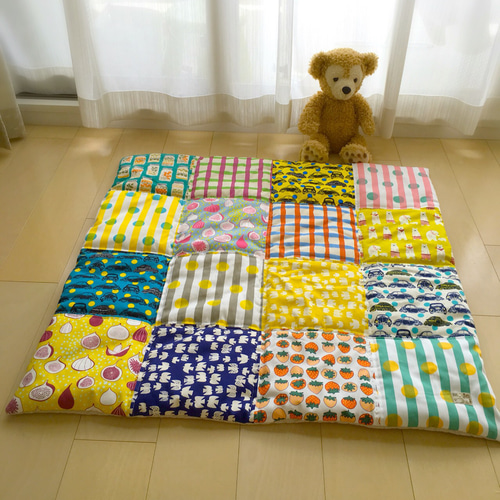 93cm×93cm 大きな四角つなぎのパッチワーク ベビーマット 寝相アート