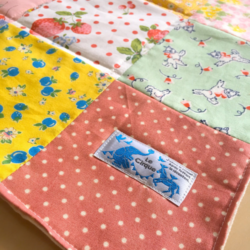 100cm×187cm 四角つなぎのパッチワーク マルチキルト ベッド 100cm×187cm 四角つなぎのパッチワーク マルチキルト ベッド