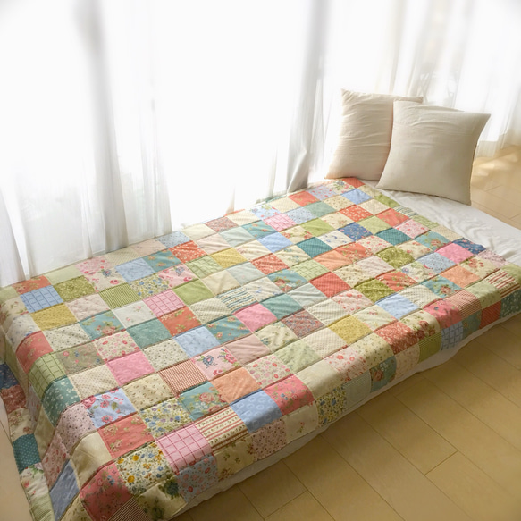 sold * 118cm×190cm 四角つなぎのパッチワーク ベッドキルト sold * 118cm×190cm 四角つなぎのパッチワーク ベッドキルト