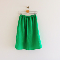 【 受注生産／送料込 】リネン100%　ラプセニのギャザースカート（color：グリーン） 1枚目の画像
