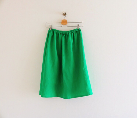 【 受注生産／送料込 】リネン100%　ラプセニのギャザースカート（color：グリーン） 1枚目の画像