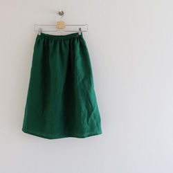 【 受注生産／送料込 】リネン100%　ラプセニのギャザースカート（color：ボトルグリーン） 1枚目の画像