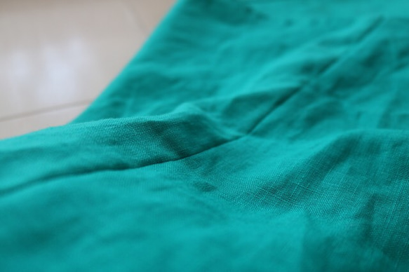 【 受注生産／送料込 】リネン100%　ラプセニのギャザースカート（color：エメラルドグリーン） 3枚目の画像