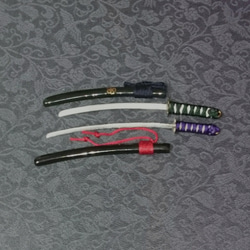 オビツ11 刀 (ノンスケール) 黒鞘 赤下げ緒 4枚目の画像