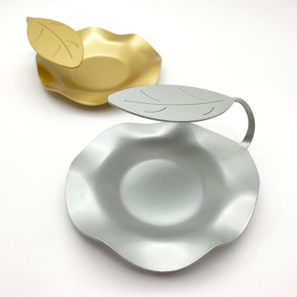 めたるのこざら｜クスノキの葉をモチーフにした小皿（シルバー）鉄製 