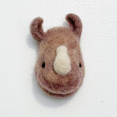羊毛フェルト動物ブローチ-サイ- 羊毛フェルト RIE Ikeda 通販｜Creema 