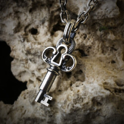 KEY HOLE PENDANT【Creema限定】ハンドメイド新作2018 1枚目の画像