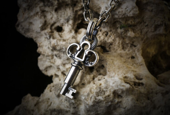 KEY HOLE PENDANT【Creema限定】ハンドメイド新作2018 1枚目の画像