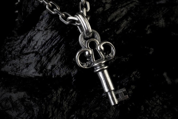 KEY HOLE PENDANT【Creema限定】ハンドメイド新作2018 2枚目の画像