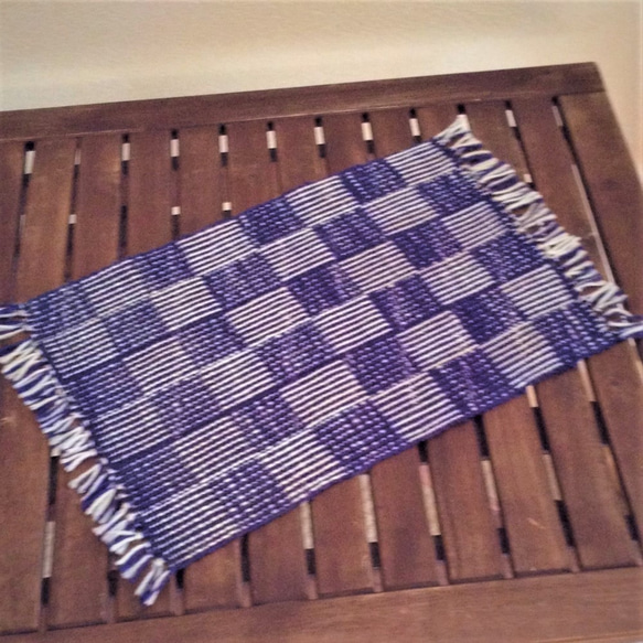 手織り　テーブルセンター　市松模様　紺＆白 1枚目の画像
