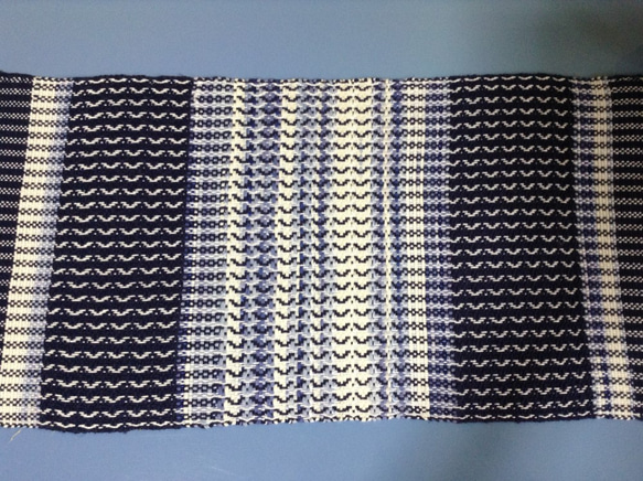 手織り　爽やかな初夏のテーブルセンター  ブルー系 1枚目の画像