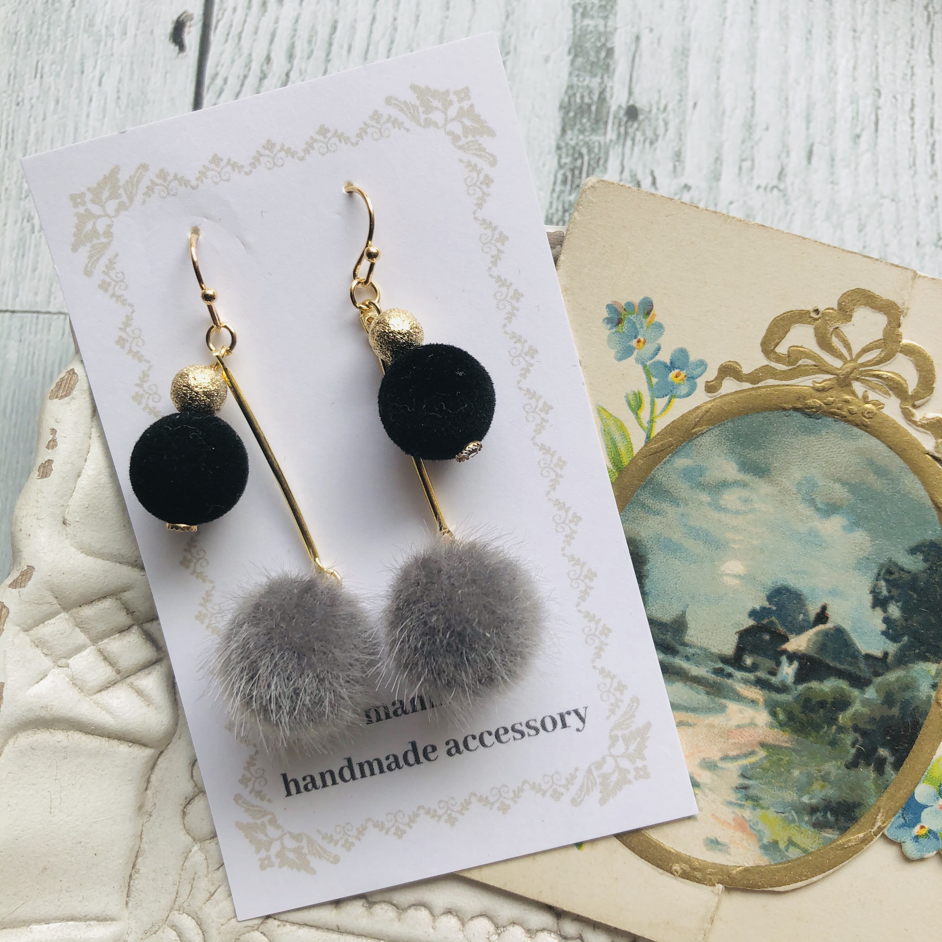 P-384 ふわふわのファーピアス/イヤリング☆ハンドメイド 送料無料