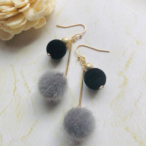 P-384 ふわふわのファーピアス/イヤリング☆ハンドメイド 送料無料