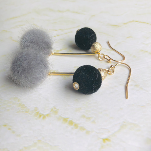 P-384 ふわふわのファーピアス/イヤリング☆ハンドメイド 送料無料