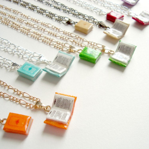 首元にちいさな本を【豆本ネックレス】12色 - ミニチュアサイズの