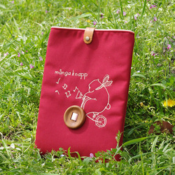 タブレットケース ポケット付き 収納 アニマル 動物 サーカス テント ピエロ ケース 刺繍 ボタン 1枚目の画像