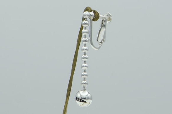 anti smile ball chain Earring1 1枚目の画像