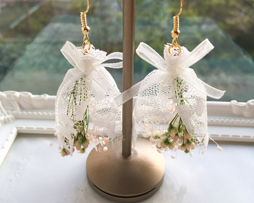 かすみ草モリソニア花束ピアス/イヤリング イヤリング