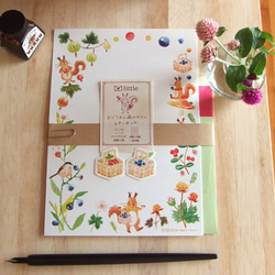 【封筒ハンドプリント】エゾリスと森のベリーレターセット　 1枚目の画像