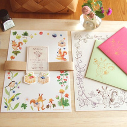 【封筒ハンドプリント】エゾリスと森のベリーレターセット　 2枚目の画像