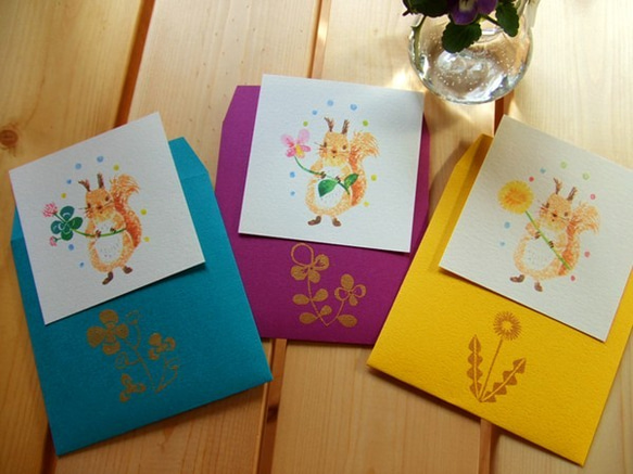お好きな3種選択　ハンドプリント【エゾリスと野の花のカード】 3枚目の画像