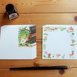 【色パープル】版画で刷った箱入りレターセット「エゾリスとくるみの森」 4枚目の画像