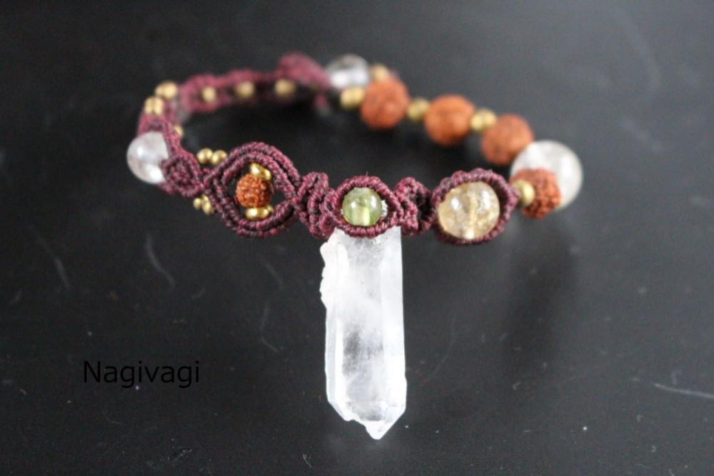 クリスタル　ルドラクシャ　マクラメ　ブレスレット