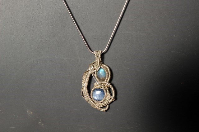 ラブラドライト　カイヤナイト　シルバー９２５　ワイヤーラッピング　ペンダント