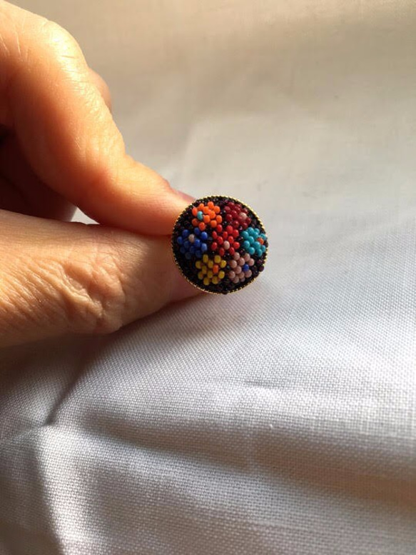 プラナカンビーズ刺繍　小花のリング 2枚目の画像