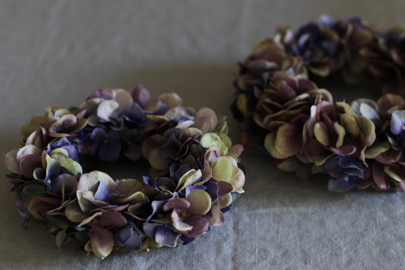 【アート】ダークな紫色の秋色紫陽花を使ったリース（約20㎝） 3枚目の画像