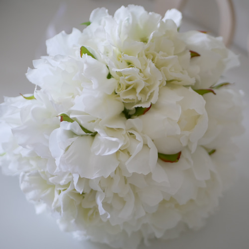 ブーケ】ホワイトの芍薬と紫陽花クラッチブーケ ブーケ noblewhite 