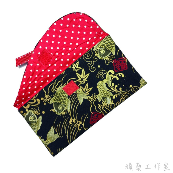 【頑藝工作室】日式風格布製紅包袋(鯉魚黑色布面) 第1張的照片