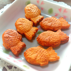 ミニチュアチャーム　ミニソーセージ　クロワッサン　親子丼　食品サンプル　3点 フランス産 ミニ クロワッサン約25g×20個（10個×2P）セット