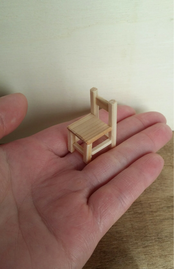 ドールハウス　ハンドメイド☆コーナールーム＆チェア3個☆ STOY 木製ドールハウス 洋風 3階建て☆北欧キッズトイ (STOY