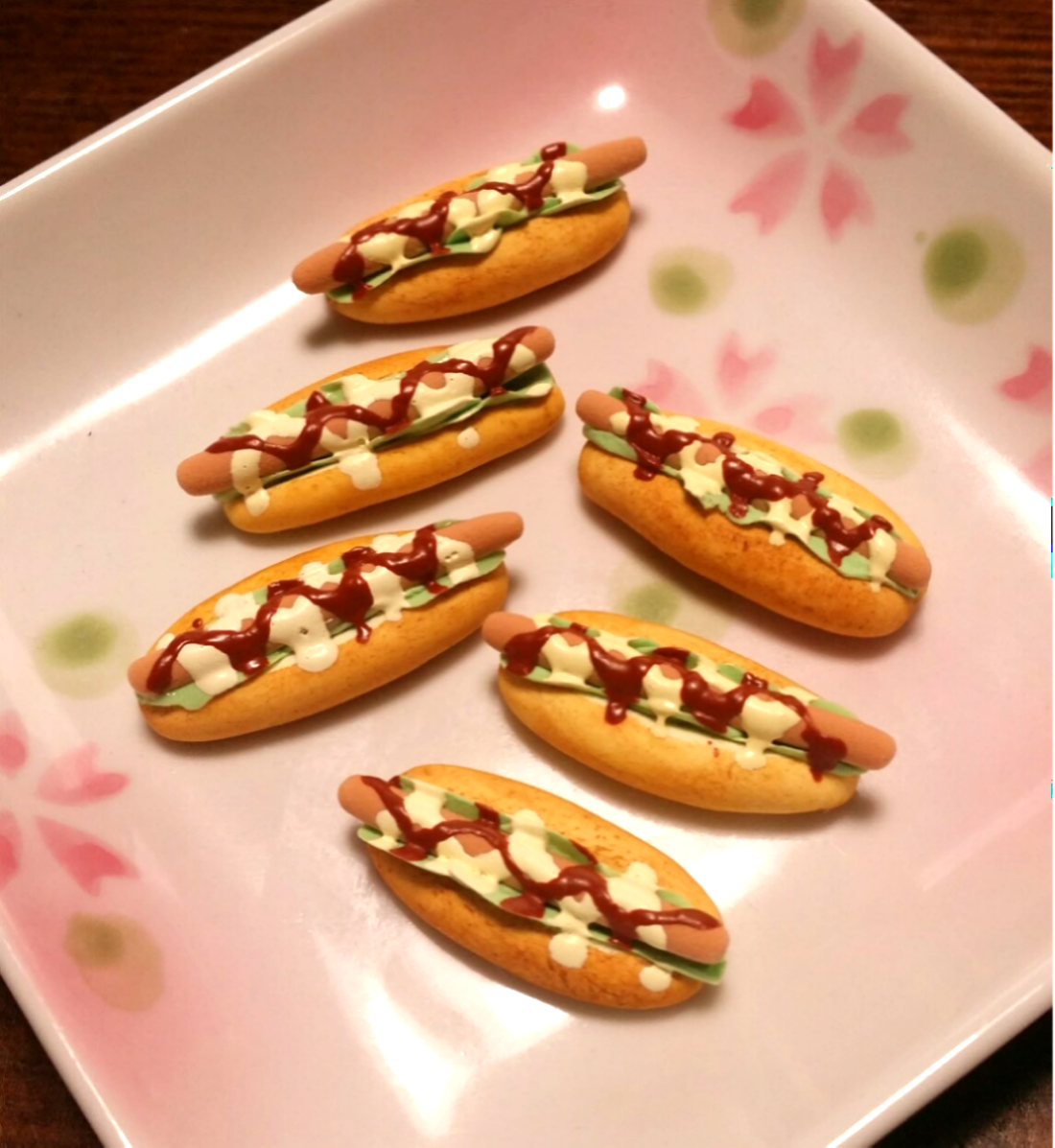 ミニチュアチャーム　ミニソーセージ　クロワッサン　親子丼　食品サンプル　3点 ミニチュアチャーム ミニソーセージ クロワッサン 親子丼 食品