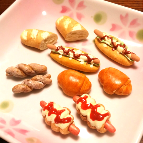 パン 食品サンプル 特注品 まとめ売り バスケット＋ぶどうリース付 ハンドメイド ミニチュア食品サンプル パン5種類・10個セット その他置物