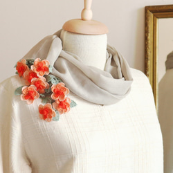 [再次上架] 3D 蕾絲花朵棉質披肩“瑪格麗特/2 面”米色和橙色 第2張的照片
